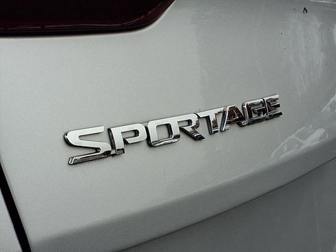 Used 2020 Kia Sportage LX image 29