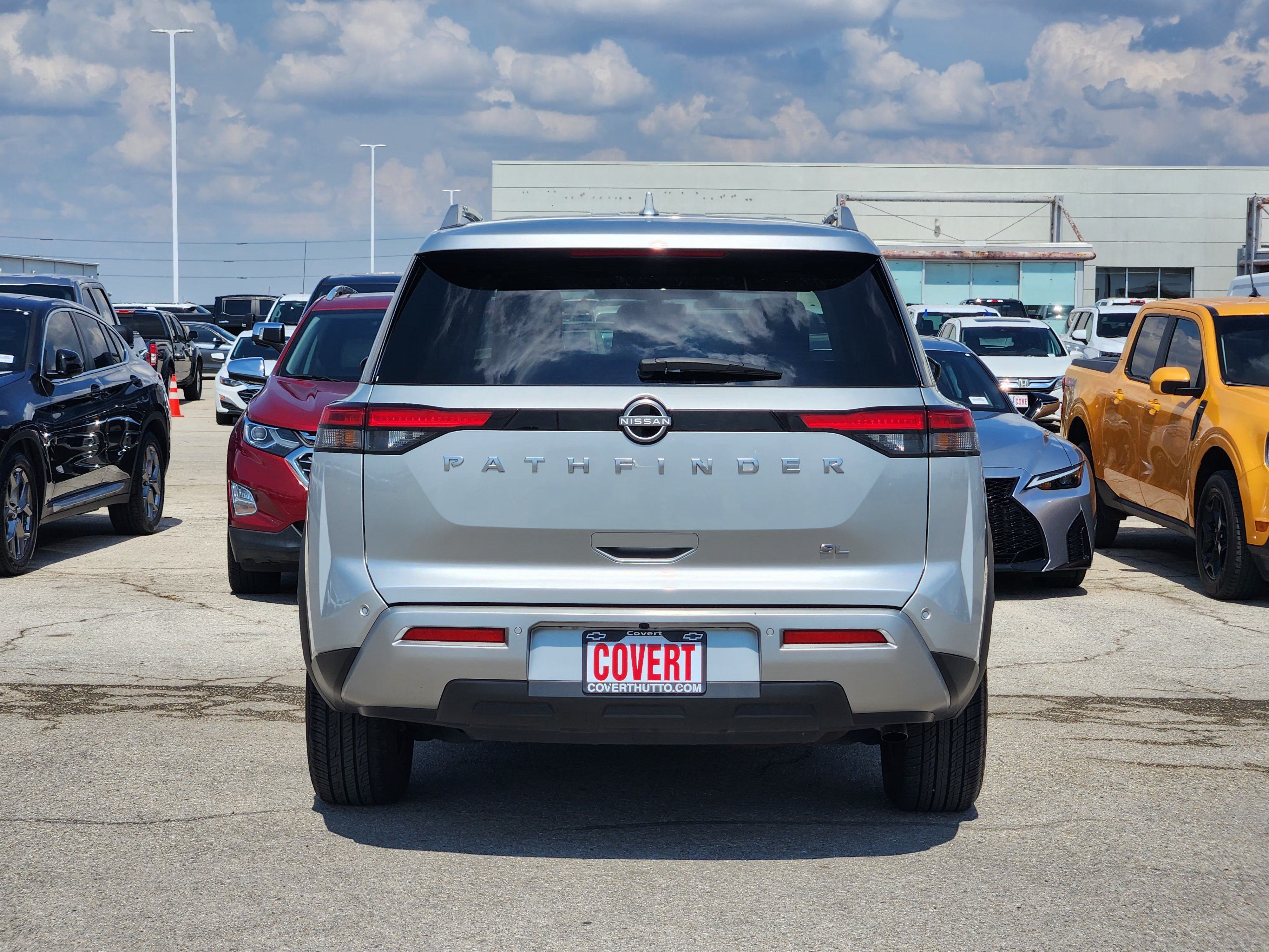 Used 2025 Nissan Pathfinder SL FWD image 6