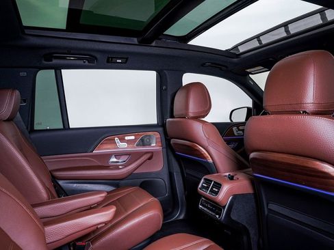 Used 2024 Mercedes-Benz GLS 450 4MATIC image 17