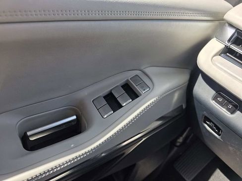 New 2026 Lincoln Navigator Premiere image 11