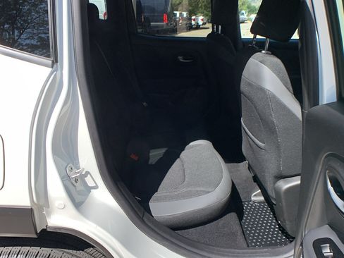 Used 2023 Jeep Renegade Latitude w/ Premium Group AWD/4WD image 22