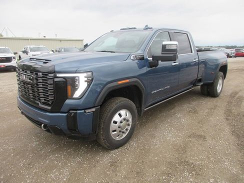 New 2026 GMC Sierra 3500 Denali Ultimate AWD/4WD image 11