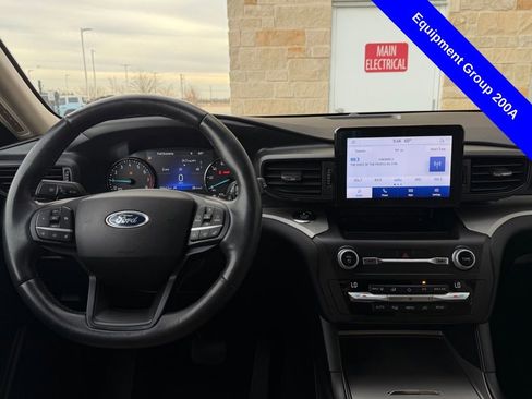 Used 2020 Ford Explorer XLT image 6