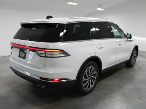 New 2026 Lincoln Aviator AWD image 8