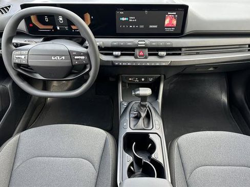 New 2025 Kia K4 LX image 14