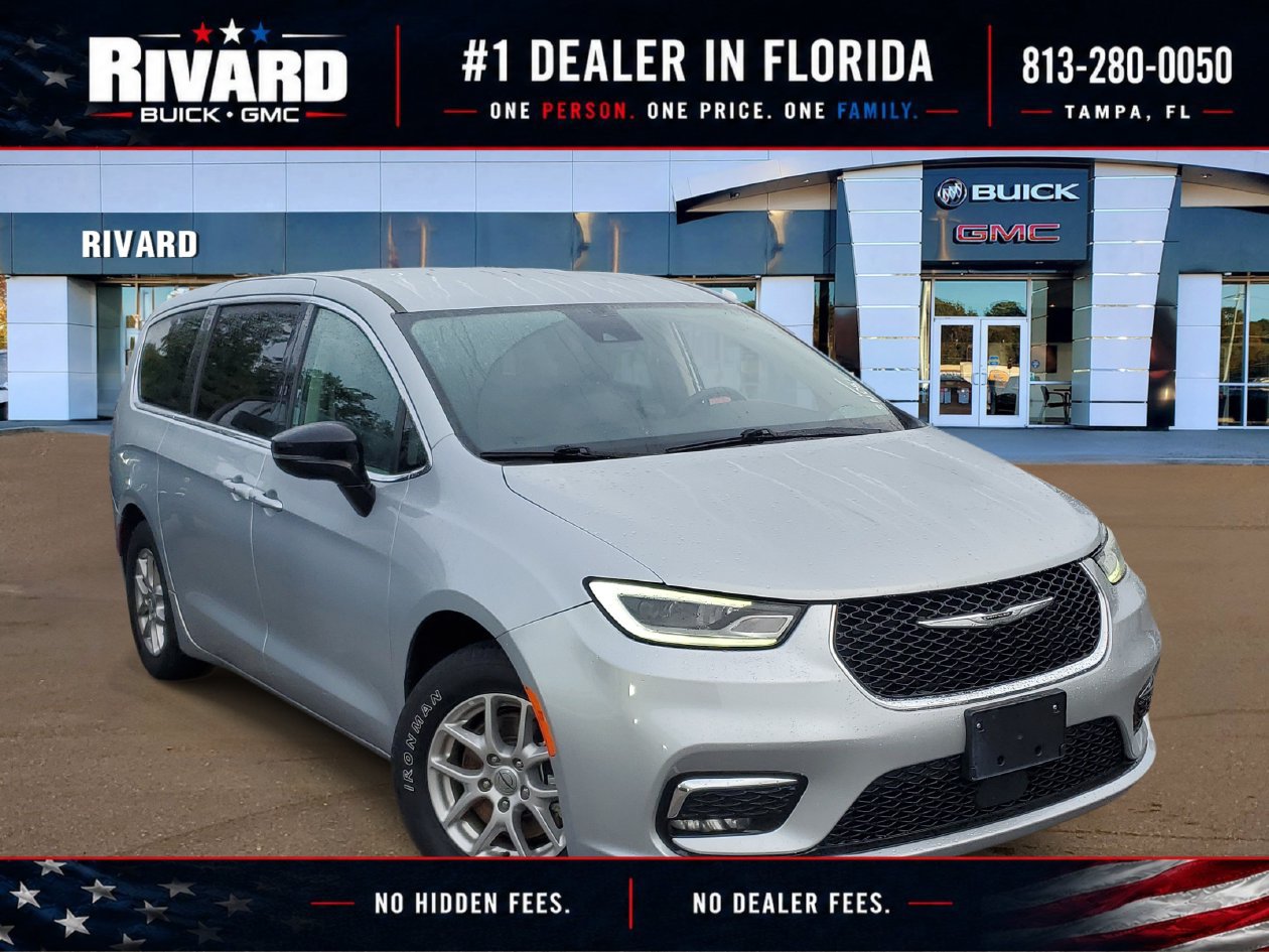 Used 2024 Chrysler Pacifica Touring-L FWD image 1