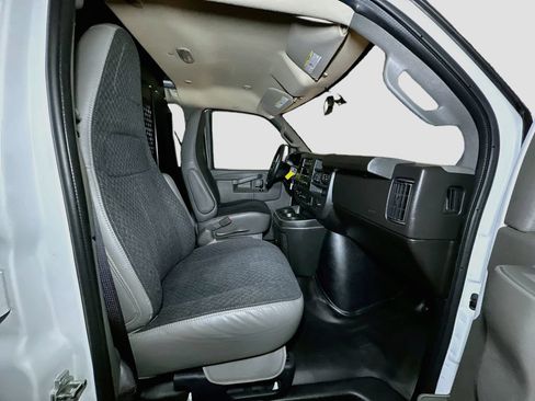 Used 2025 GMC Savana 2500 w/ Driver Convenience Package RWD image 32