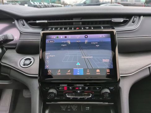 Used 2023 Jeep Grand Cherokee L Limited w/ Luxury Tech Group II image 27