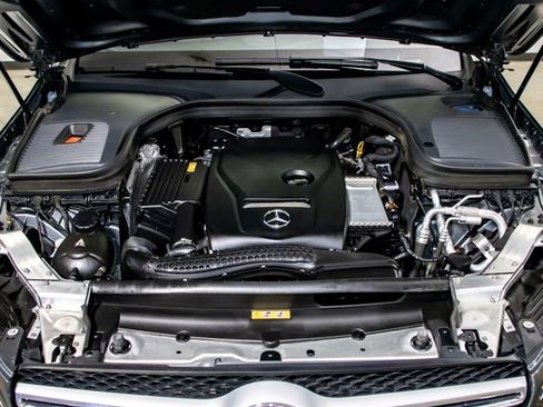 Used 2018 Mercedes-Benz GLC 300 4MATIC image 5