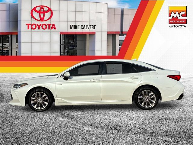 Used 2020 Toyota Avalon XLE w/ Preferred Accessory Package FWD image 2