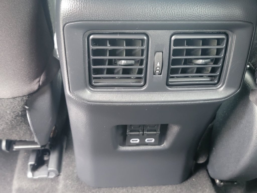 Used 2025 Toyota RAV4 XLE AWD/4WD image 32
