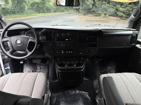 Used 2025 Chevrolet Express 3500 LT w/ LT Preferred Equipment Group RWD image 18