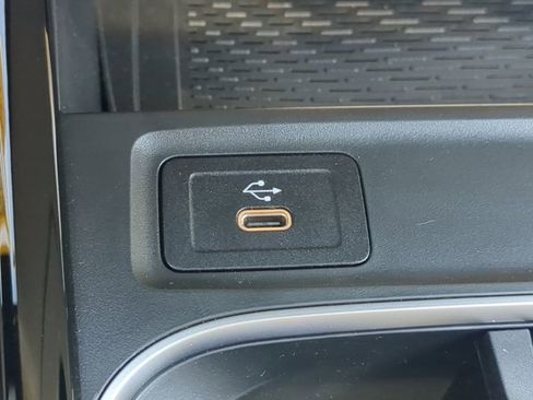 Used 2025 Mercedes-Benz GLB 250 image 19