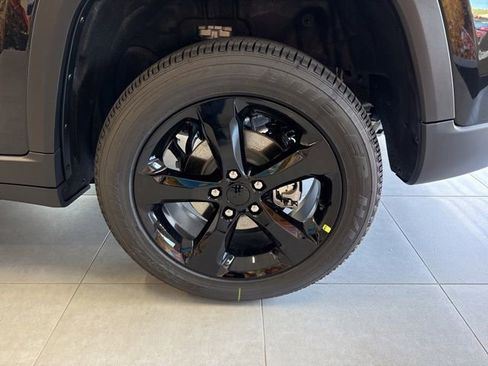 New 2025 Jeep Grand Cherokee Altitude image 14