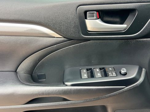 Certified 2017 Toyota Highlander SE image 13