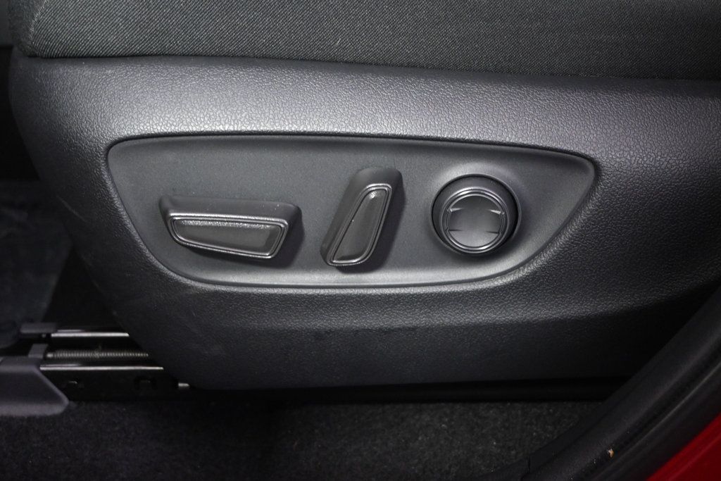 Used 2021 Toyota RAV4 XLE w/ Convenience Package AWD/4WD image 14