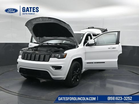 Used 2020 Jeep Grand Cherokee Altitude AWD/4WD image 60