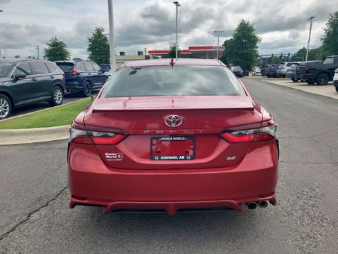 Used 2024 Toyota Camry SE FWD image 4