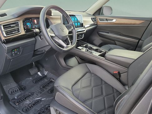 Used 2025 Volkswagen Atlas SE FWD image 15