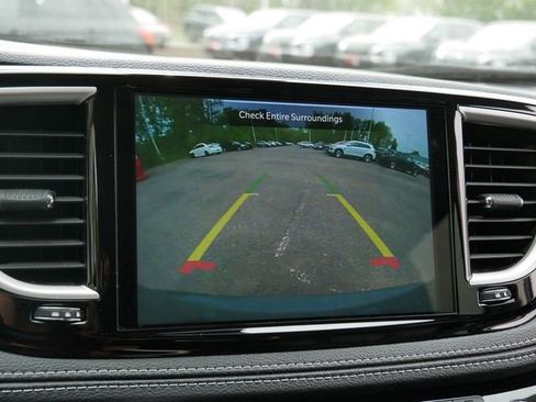 Used 2023 Chrysler Pacifica Touring-L FWD image 27