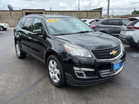 Used 2016 Chevrolet Traverse LT w/ Style and Technology Package FWD image 1