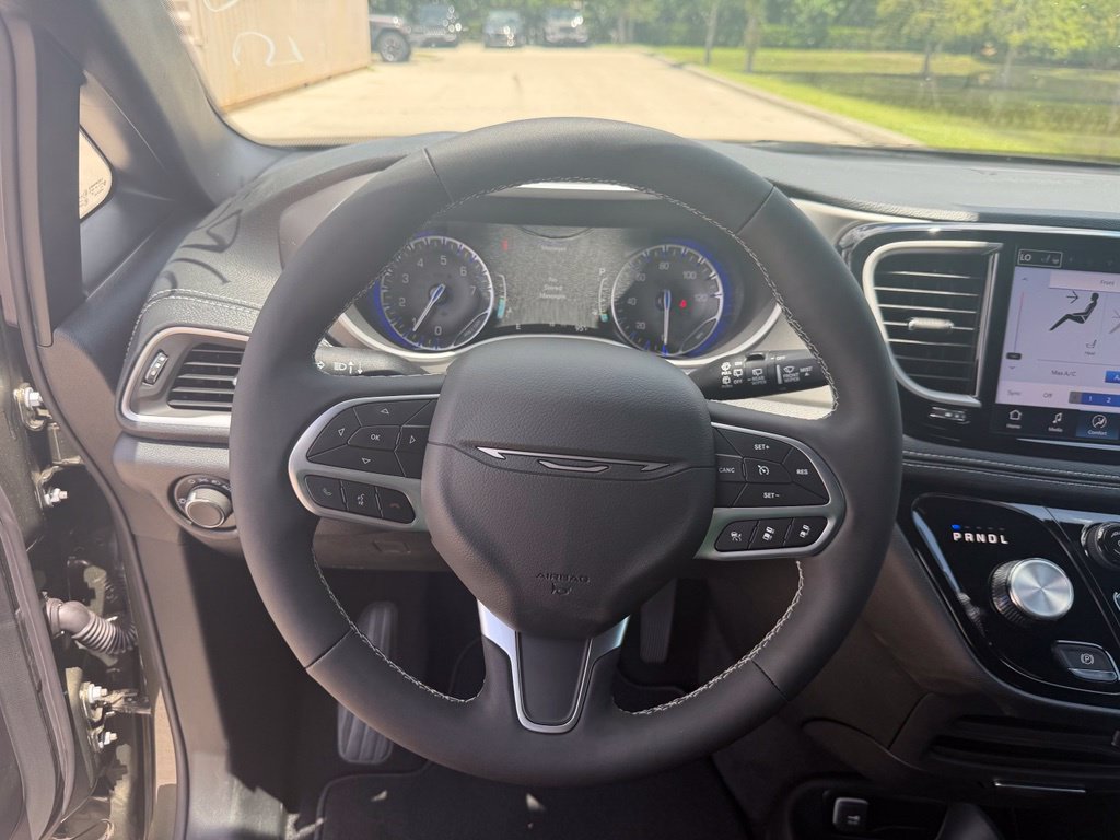 New 2027 Chrysler Pacifica Select w/ Family Tech Group FWD image 23