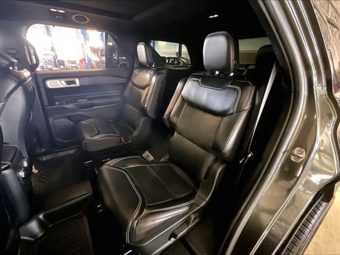 Used 2020 Ford Explorer ST w/ ST Street Pack image 19