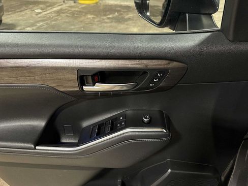 Used 2021 Toyota Highlander Platinum AWD/4WD image 23
