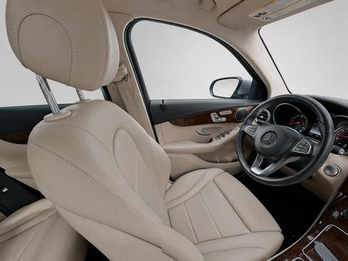 Used 2017 Mercedes-Benz GLC 300 4MATIC image 21
