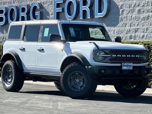 New 2025 Ford Bronco Badlands w/ Sasquatch Package image 2