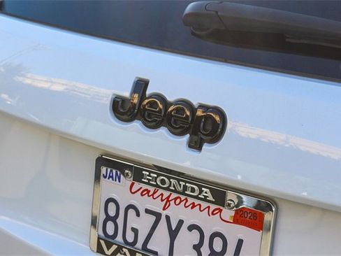 Used 2018 Jeep Grand Cherokee Altitude image 9