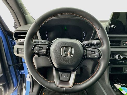 Used 2025 Honda Pilot TrailSport image 12