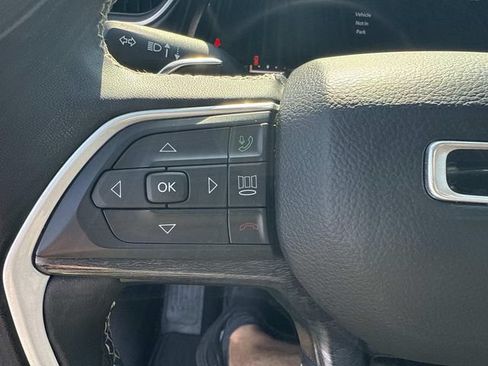 Used 2023 Jeep Grand Cherokee Limited AWD/4WD image 32