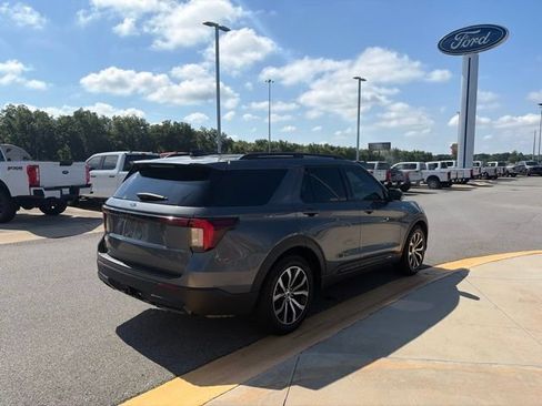 Used 2025 Ford Explorer ST-Line w/ Premium Package RWD image 5