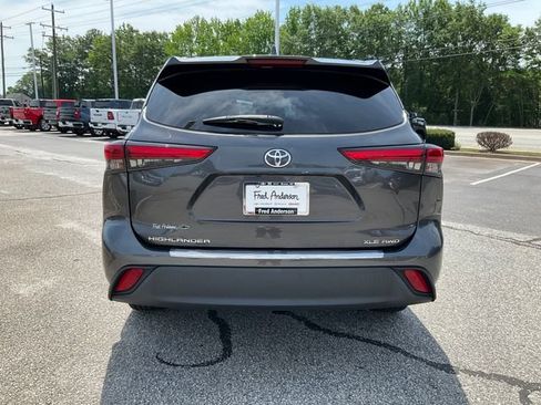 Used 2021 Toyota Highlander XLE AWD/4WD image 25