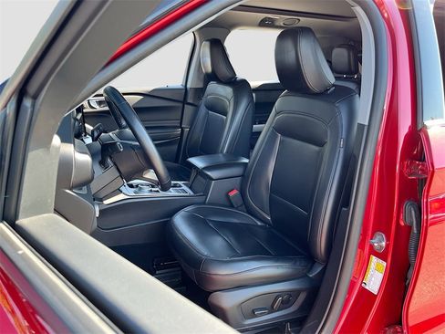 Used 2021 Ford Explorer XLT w/ Equipment Group 202A image 21