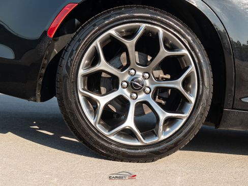 Used 2018 Chrysler 300 S w/ 300S Premium Group RWD image 11
