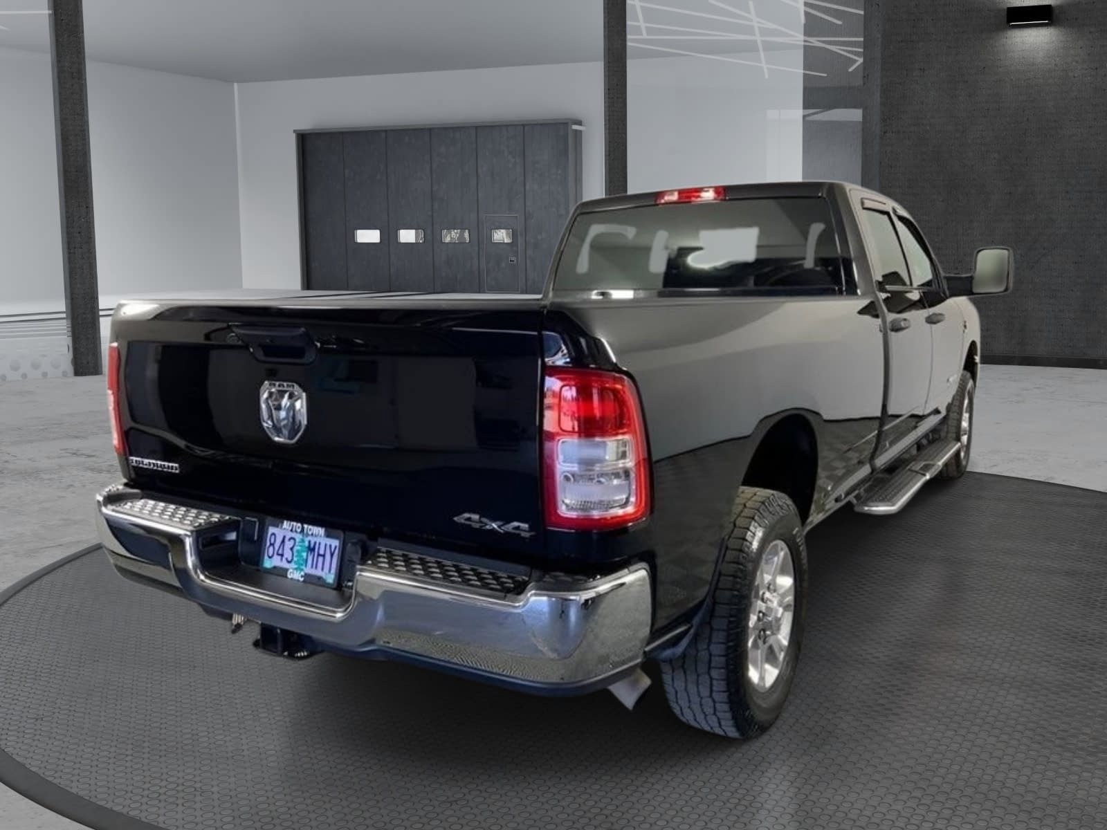 Used 2024 RAM 3500 Big Horn AWD/4WD image 3