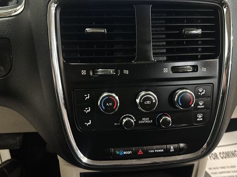 Certified 2019 Dodge Grand Caravan SE w/ UConnect Hands-Free Group image 21