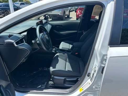 Used 2025 Toyota Corolla LE FWD image 12