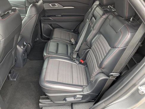 Used 2025 Ford Explorer ST-Line w/ ST-Line Street Pack image 21