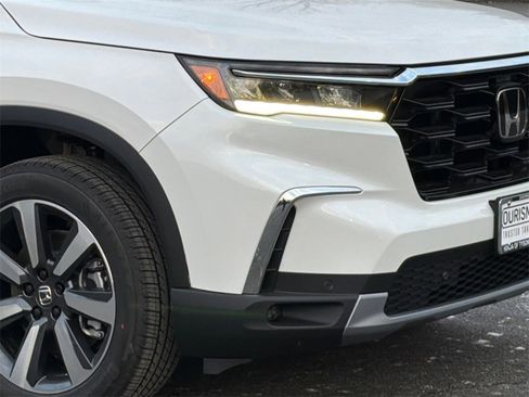 New 2025 Honda Pilot Touring image 4
