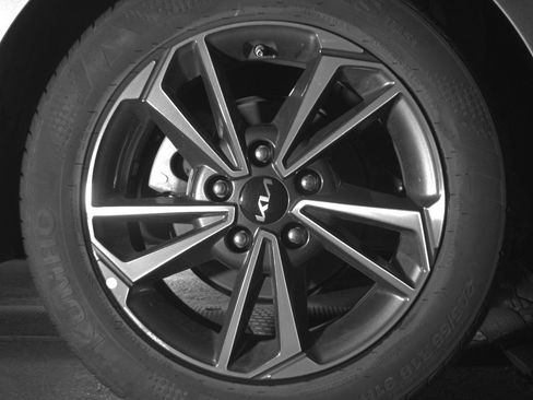 Used 2024 Kia Forte LXS FWD image 18