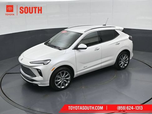 Used 2025 Buick Encore GX Avenir w/ Avenir Convenience Package AWD/4WD image 48