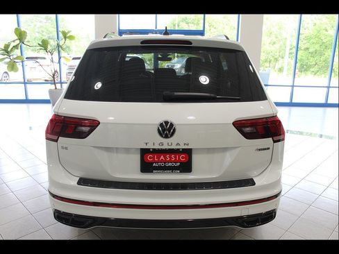 Used 2022 Volkswagen Tiguan SE R-Line AWD/4WD image 6