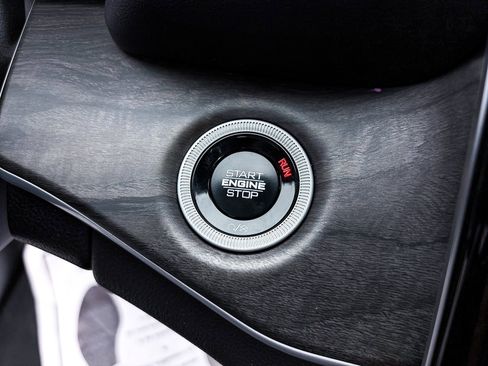 Used 2024 Jeep Grand Cherokee L Limited w/ Luxury Tech Group II image 24