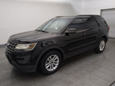 Used 2017 Ford Explorer 4WD image 2