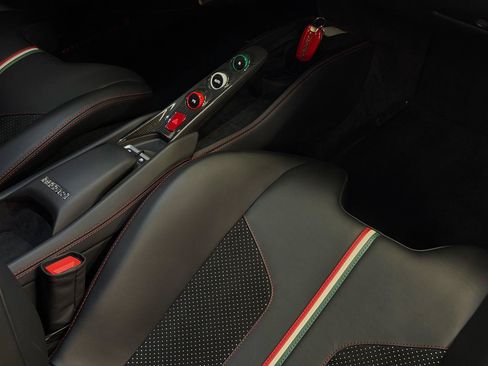 Used 2020 Ferrari F8 Tributo RWD image 31