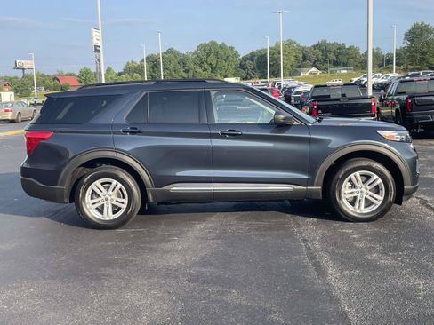 Used 2022 Ford Explorer XLT w/ Equipment Group 202A AWD/4WD image 2