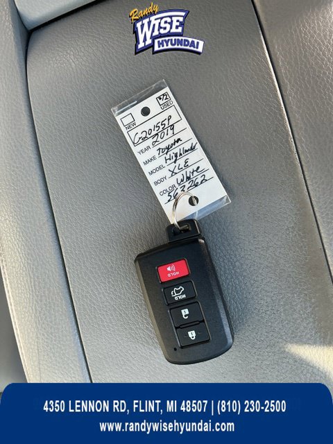 Used 2019 Toyota Highlander XLE FWD image 35